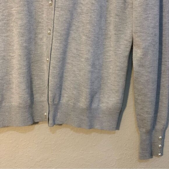 ESTRNA Cardigan Women’s Small Gray Scoop Neck Button Faux Pearl Buttons. - Picture 4 of 10